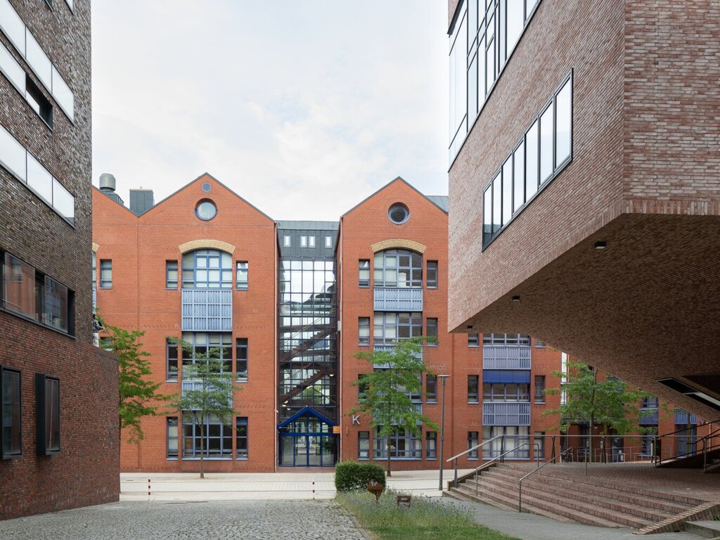 Gebäude K Gebäude K aus der Entfernung