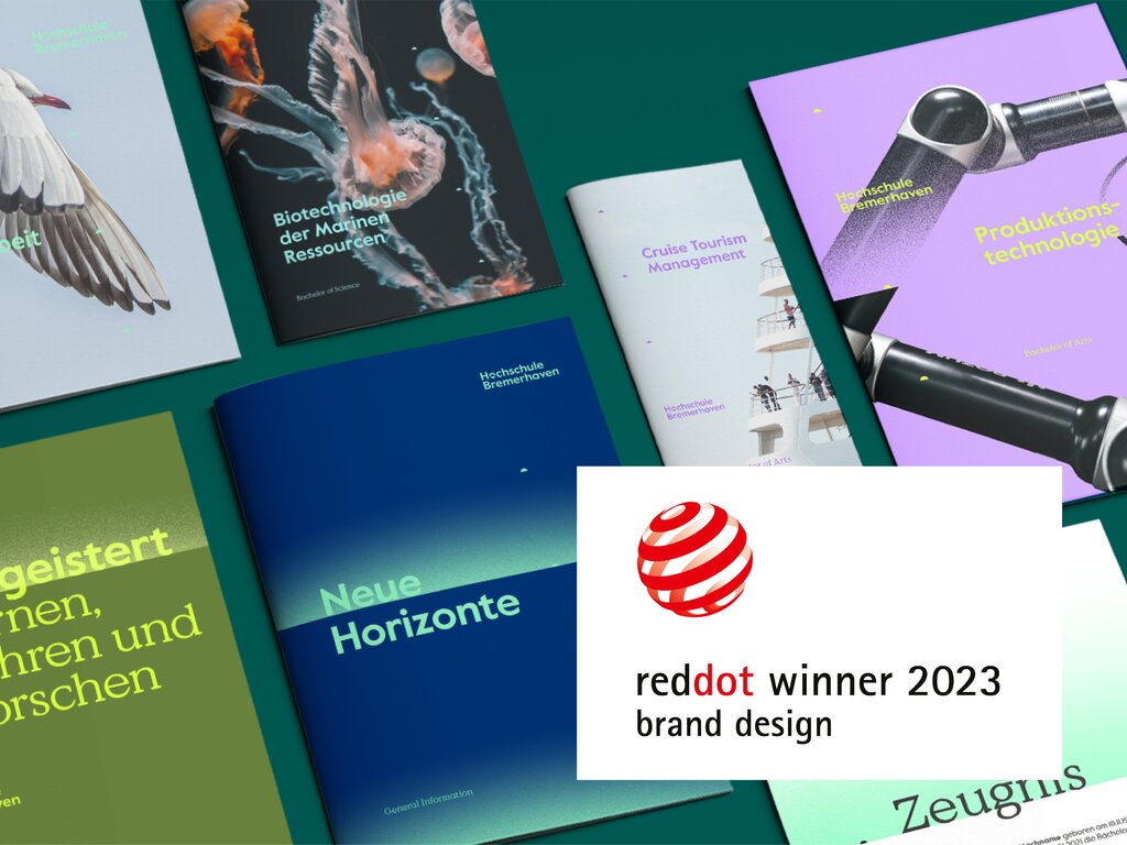 Das neue Corporate Design der Hochschule Bremerhaven Eine Auswahl der Materialien, die im neuen Design angefertigt wurden. Flyer und Broschüren.